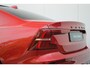 Volvo S60 B3 Automaat R-Design | Black Edition Emblemen | Schuif/Kanteldak | Parkeercamera | Parkeerverwarming | BLIS | Parkeersensoren voor + achter | 19'' Lichtmetalen velgen | Adaptive Cruise & Pilot Assist | Stoelverwarming |