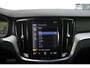 Volvo S60 B3 Automaat R-Design | Black Edition Emblemen | Schuif/Kanteldak | Parkeercamera | Parkeerverwarming | BLIS | Parkeersensoren voor + achter | 19'' Lichtmetalen velgen | Adaptive Cruise & Pilot Assist | Stoelverwarming |