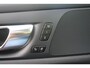 Volvo S60 B3 Automaat R-Design | Black Edition Emblemen | Schuif/Kanteldak | Parkeercamera | Parkeerverwarming | BLIS | Parkeersensoren voor + achter | 19'' Lichtmetalen velgen | Adaptive Cruise & Pilot Assist | Stoelverwarming |