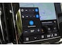 Volvo S60 Recharge T6 AWD Ultimate Dark | Panoramisch schuif-/ kanteldak | Elektrisch verstelbare voorstoelen met geheugenfunctie | Stoel-/ stuurwielverwarming | Harman/Kardon | Verwarmde achterbank | 19 inch. lichtmetalen velgen | Pilot assist