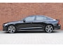 Volvo S60 Recharge T6 AWD Ultimate Dark | Panoramisch schuif-/ kanteldak | Elektrisch verstelbare voorstoelen met geheugenfunctie | Stoel-/ stuurwielverwarming | Harman/Kardon | Verwarmde achterbank | 19 inch. lichtmetalen velgen | Pilot assist