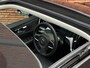 Volvo S60 Recharge T6 AWD Ultimate Dark | Panoramisch schuif-/ kanteldak | Elektrisch verstelbare voorstoelen met geheugenfunctie | Stoel-/ stuurwielverwarming | Harman Kardon | Verwarmde achterbank | 19 inch. lichtmetalen velgen | Pilot assist
