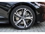 Volvo S60 Recharge T6 AWD Ultimate Dark | Panoramisch schuif-/ kanteldak | Elektrisch verstelbare voorstoelen met geheugenfunctie | Stoel-/ stuurwielverwarming | Harman/Kardon | Verwarmde achterbank | 19 inch. lichtmetalen velgen | Pilot assist