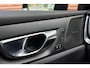 Volvo S60 Recharge T6 AWD Ultimate Dark | Panoramisch schuif-/ kanteldak | Elektrisch verstelbare voorstoelen met geheugenfunctie | Stoel-/ stuurwielverwarming | Harman/Kardon | Verwarmde achterbank | 19 inch. lichtmetalen velgen | Pilot assist
