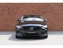 Volvo S60 Recharge T6 AWD Ultimate Dark | Panoramisch schuif-/ kanteldak | Elektrisch verstelbare voorstoelen met geheugenfunctie | Stoel-/ stuurwielverwarming | Harman Kardon | Verwarmde achterbank | 19 inch. lichtmetalen velgen | Pilot assist