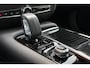 Volvo S60 Recharge T6 AWD Ultimate Dark | Panoramisch schuif-/ kanteldak | Elektrisch verstelbare voorstoelen met geheugenfunctie | Stoel-/ stuurwielverwarming | Harman/Kardon | Verwarmde achterbank | 19 inch. lichtmetalen velgen | Pilot assist