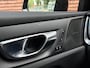 Volvo S60 Recharge T6 AWD Ultimate Dark | Panoramisch schuif-/ kanteldak | Elektrisch verstelbare voorstoelen met geheugenfunctie | Stoel-/ stuurwielverwarming | Harman Kardon | Verwarmde achterbank | 19 inch. lichtmetalen velgen | Pilot assist