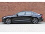 Volvo S60 Recharge T6 AWD Ultimate Dark | Panoramisch schuif-/ kanteldak | Elektrisch verstelbare voorstoelen met geheugenfunctie | Stoel-/ stuurwielverwarming | Harman Kardon | Verwarmde achterbank | 19 inch. lichtmetalen velgen | Pilot assist
