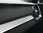 Volvo S60 Recharge T6 AWD Ultimate Dark | Panoramisch schuif-/ kanteldak | Elektrisch verstelbare voorstoelen met geheugenfunctie | Stoel-/ stuurwielverwarming | Harman Kardon | Verwarmde achterbank | 19 inch. lichtmetalen velgen | Pilot assist