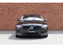 Volvo S60 Recharge T6 AWD Ultimate Dark | Panoramisch schuif-/ kanteldak | Elektrisch verstelbare voorstoelen met geheugenfunctie | Stoel-/ stuurwielverwarming | Harman/Kardon | Verwarmde achterbank | 19 inch. lichtmetalen velgen | Pilot assist