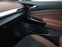 Volkswagen ID.4 Family 77 kWh | SOH 91,3% | Panoramadak | Leder/alcantara | Stuur/stoel verwarming | Sfeerverlichting | Carplay | Adaptive cruise | Camera | Park assist | Trekhaak
