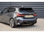 BMW 1-Serie M135i xDrive 306pk | Pano | Harman/Kardon | Head-Up | 19'' Wielen | Stuur + Stoelverwarming |