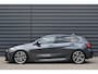 BMW 1-Serie M135i xDrive 306pk | Pano | Harman/Kardon | Head-Up | 19'' Wielen | Stuur + Stoelverwarming |