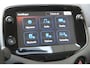 Toyota Aygo 1.0 VVT-i x-First MT | 15” lichtmetalen velgen ‘zwart-gepolijst’ | Privacy glass achterruit en zijruiten achter | Mistlampen vóór | Smartphone Integration by Pioneer, 7” multimediascherm met DAB+, And