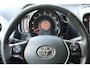 Toyota Aygo 1.0 VVT-i x-First MT | 15” lichtmetalen velgen ‘zwart-gepolijst’ | Privacy glass achterruit en zijruiten achter | Mistlampen vóór | Smartphone Integration by Pioneer, 7” multimediascherm met DAB+, And