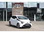Toyota Aygo 1.0 VVT-i x-First MT | 15” lichtmetalen velgen ‘zwart-gepolijst’ | Privacy glass achterruit en zijruiten achter | Mistlampen vóór | Smartphone Integration by Pioneer, 7” multimediascherm met DAB+, And