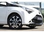 Toyota Aygo 1.0 VVT-i x-First MT | 15” lichtmetalen velgen ‘zwart-gepolijst’ | Privacy glass achterruit en zijruiten achter | Mistlampen vóór | Smartphone Integration by Pioneer, 7” multimediascherm met DAB+, And