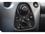Toyota Aygo 1.0 VVT-i x-First MT | 15” lichtmetalen velgen ‘zwart-gepolijst’ | Privacy glass achterruit en zijruiten achter | Mistlampen vóór | Smartphone Integration by Pioneer, 7” multimediascherm met DAB+, And