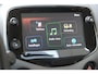 Toyota Aygo 1.0 VVT-i x-First MT | 15” lichtmetalen velgen ‘zwart-gepolijst’ | Privacy glass achterruit en zijruiten achter | Mistlampen vóór | Smartphone Integration by Pioneer, 7” multimediascherm met DAB+, And
