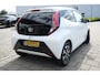 Toyota Aygo 1.0 VVT-i x-First MT | 15” lichtmetalen velgen ‘zwart-gepolijst’ | Privacy glass achterruit en zijruiten achter | Mistlampen vóór | Smartphone Integration by Pioneer, 7” multimediascherm met DAB+, And
