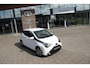 Toyota Aygo 1.0 VVT-i x-First MT | 15” lichtmetalen velgen ‘zwart-gepolijst’ | Privacy glass achterruit en zijruiten achter | Mistlampen vóór | Smartphone Integration by Pioneer, 7” multimediascherm met DAB+, And