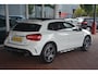 Mercedes-Benz GLA 180 Ambition 1e eigenaar dealeronderhouden 63155 NAP AMG Line met oa leren bekleding panorama schuifdak camera navigatie stoelverwarming pdc ecc cruise lmv sportstoelen led AMG LINE