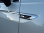 Volkswagen Tiguan 1.5 TSI ACT Highline Business R-Line / Pano / ACC / Massage / Camera / Trekhaak / Parel Wit .