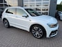 Volkswagen Tiguan 1.5 TSI ACT Highline Business R-Line / Pano / ACC / Massage / Camera / Trekhaak / Parel Wit .