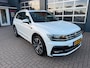 Volkswagen Tiguan 1.5 TSI ACT Highline Business R-Line / Pano / ACC / Massage / Camera / Trekhaak / Parel Wit .
