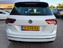 Volkswagen Tiguan 1.5 TSI ACT Highline Business R-Line / Pano / ACC / Massage / Camera / Trekhaak / Parel Wit .