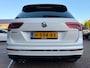 Volkswagen Tiguan 1.5 TSI ACT Highline Business R-Line / Pano / ACC / Massage / Camera / Trekhaak / Parel Wit .