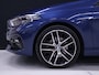 BMW 1-Serie 118i M Sport [SCHUIFKANTELDAK, APPLE CARPLAY, ANDROID AUTO, STOELVERWARMING, STUURVERWARMING, ACHTERUITRIJCAMERA, PDC V+A, LED KOPLAMPEN, SPORTSTOELEN, 2-ZONE CLIMATE CONTROL, CRUISE CONTROL, NIEUWSTAAT]