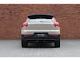 Volvo EX40 Single Motor Extended Range Plus 82 kWh | 360 graden camera | Stoel-/stuurwielverwarming | Trekhaak, inklapbaar | Harman Kardon | Pilot assist | 19 inch. lichtmetalen velgen | BLIS | Apple carplay/ Android auto | Keyless entry | Dak in contrasterende kleur
