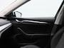 Skoda Octavia Combi 1.5 TSi 150 Pk First Edition | Stoelverwarming | Camera | Adaptive cruise | Navigatie | CarPlay | Matrix LED | 17 Inch | 60.639 Km !!