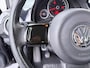 Volkswagen Up! 1.0 high up! BlueMotion - Airconditioning - Navigatie - Lichtmetalen velgen