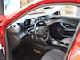 Peugeot e-2008 SUV EV Allure Pack 50 kWh | SOH 91,4% | Navigatie | Achteruitrijcamera | Climate Control | Apple Carplay/Android auto