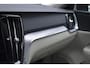 Volvo V60 T6 AWD Recharge Inscription | Panoramisch schuif/-kantel dak | Adaptieve Cruise Control | Stoel-/ Stuurwiel verwarming | Parkeercamera achter | Lederen bekleding | Keyless |