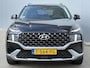 Hyundai Santa Fe 1.6 T-GDI HEV Premium Plus Sky 7p. / 7 persoons / Ledere bekleding / Stoelverwarming / Elektrisch Glazen Panorama-dak / Apple Carplay/Android Auto / Navigatie / Stoelgeheugen / Dealeronderhouden