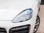 Porsche Cayenne Coupé 3.0 E-Hybrid Pano Achterasbesturing Krijtgrijs Luchtvering Softclose Stoelkoeling