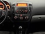 Kia Ceed cee'd 1.4 X-ecutive Inruilauto’s tegen vaste prijzen. Voor meer info: 0638140850 Bij de verkoop van gebruikte voertuigen door CD-Cars wordt geen standaard garantie verstrekt. De koper aanvaardt het voertuig in de staat waarin het zich bevindt op het moment van aankoop