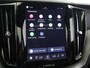 Volvo XC60 2.0 T8 Plug-in hybrid AWD Plus Dark | Achterbank verwarming | Achteruitrij assistent | Camera | Apple CarPlay/Android Auto | Comfortstoelen | Adaptieve Cruise Control | DAB | Draadloze Telefoonlader | Panoramadak | Ele. verstelbare stoel + geheugen | Stuur/Stoelverwarming | Harman/Kardon Audio |