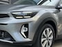 Kia Stonic 1.0 T-GDi MHEV DynamicPlusLine | Apple Carplay / Android Auto | Navigatiesysteem | Stoel + Stuurverwarming | Licht + Regensensor | Parkeersensoren + Camera Achter | Cruise Control | 16" Lichtmetalen Velgen