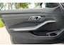BMW 3-Serie 318d 190 PK High Executive Edition Dravitgrau metallic I Leder I Led I HiFi I Head Up I Sportstoelen I NL Auto I NAP