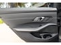 BMW 3-Serie 318d 190 PK High Executive Edition Dravitgrau metallic I Leder I Led I HiFi I Head Up I Sportstoelen I NL Auto I NAP