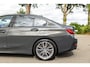 BMW 3-Serie 318d 190 PK High Executive Edition Dravitgrau metallic I Leder I Led I HiFi I Head Up I Sportstoelen I NL Auto I NAP