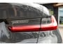 BMW 3-Serie 318d 190 PK High Executive Edition Dravitgrau metallic I Leder I Led I HiFi I Head Up I Sportstoelen I NL Auto I NAP