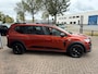 Dacia Jogger 1.0 TCe Extreme 110PK Trekhaak,Navi,Clima,Cruise,Isofix,Carplay,Stoelverwarming,ElektrRamen+Spiegels,Led,Lmv,Dakrail