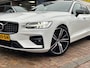 Volvo V60 2.0T 163PK B3 Hybrid R-Design + 20"/ Navi/ Ad.Cruise/ Clima/ Full-LED/ Winterpakket/ Leder/ Camera/ Trekhaak/ NL auto