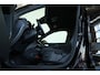 Volvo EX40 Single Motor Extended Range Plus 82 kWh | Trekhaak | Verwarmbare voorstoelen en stuurwiel | Premium audio by Harman Kardon | Adaptieve cruise control | Warmtepomp | Apple carplay/Android auto
