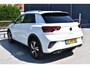 Volkswagen T-Roc 1.0 110PK TSI R-Line | ACC | Digital Cockpit Pro | Extra getint glas achter | App Connect | Dode-hoek detectie |